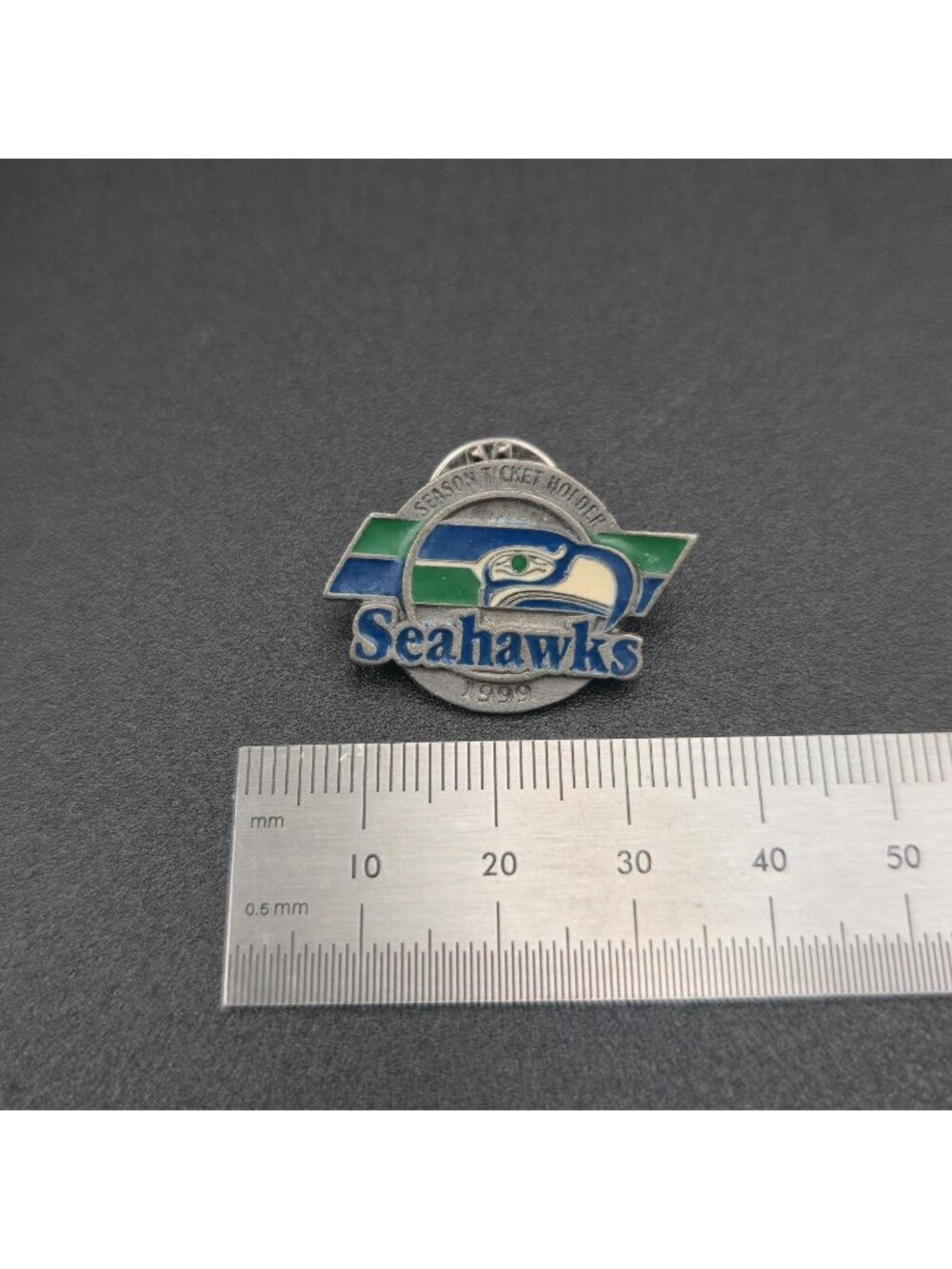 Vintage 1999 Seattle Seahawks Season Ticket Holder Enamel Pin A7356 - Picture 4 of 5